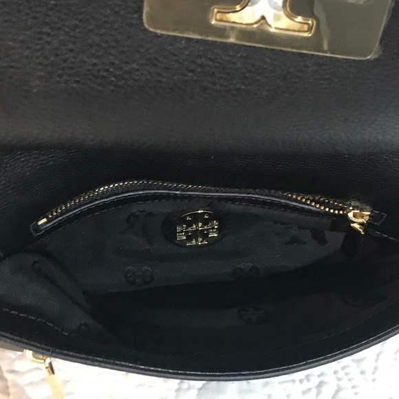 Tory Burch Britten Convertible Clutch. - Picture 3 of 8